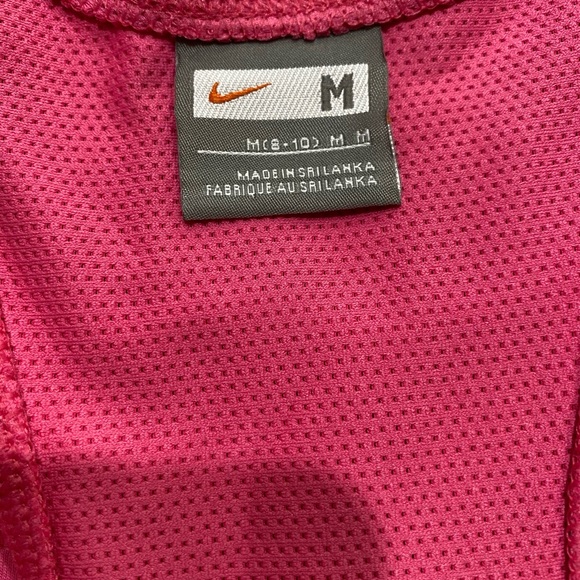 Nike Tank Top with Built-in Bra. Size Medium. Pink - Picture 6 of 6